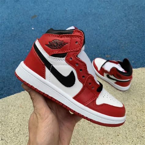 Kids' Jordan 1 